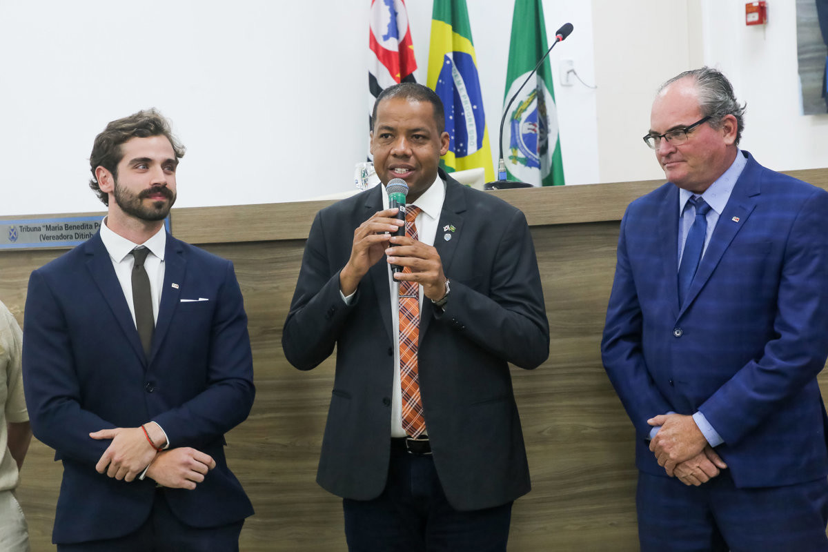 Advogado Matheus D’abronzo Duarte foi homenageado pelo vereador Thiago Ribeiro (PRD)