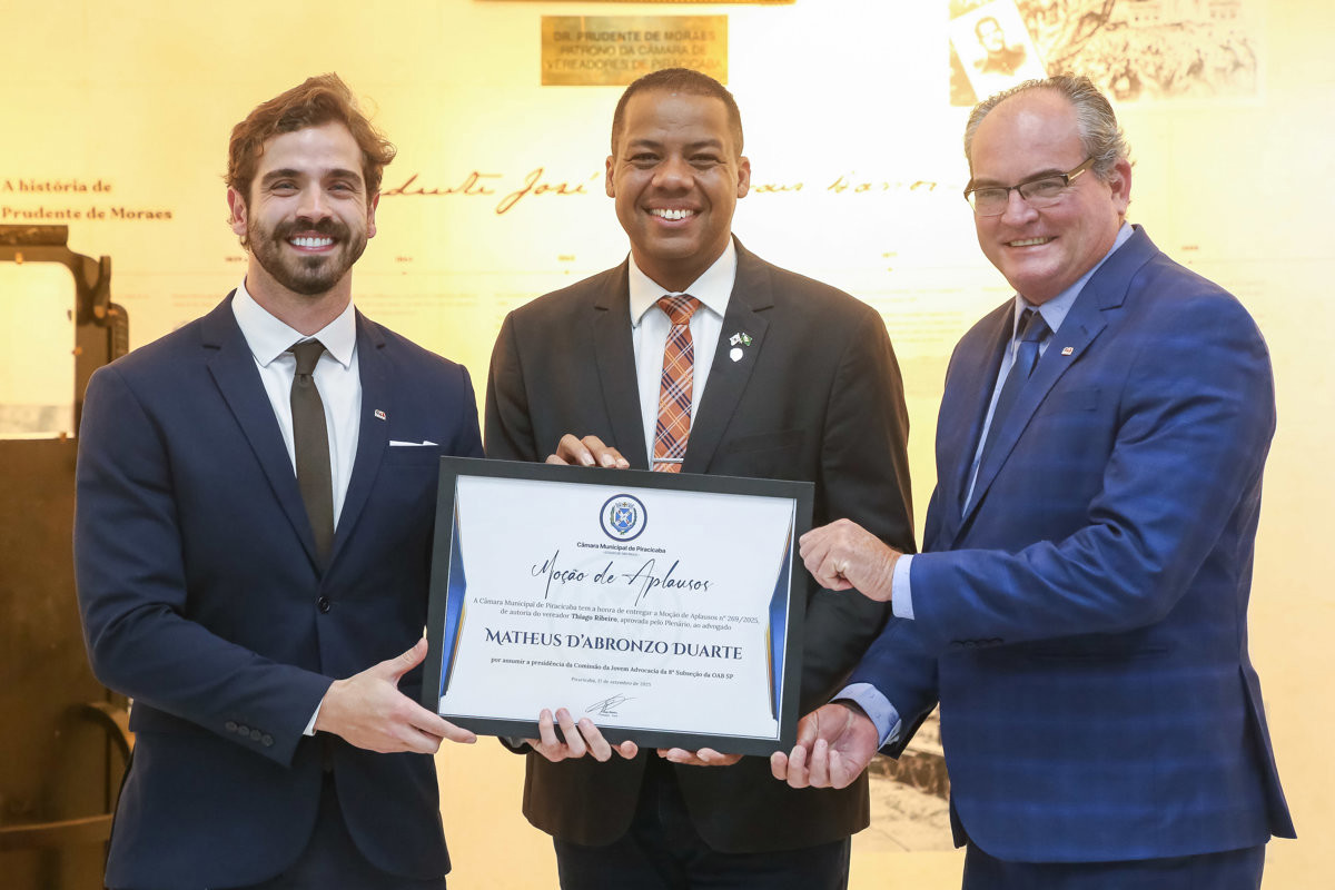Advogado Matheus D’abronzo Duarte foi homenageado pelo vereador Thiago Ribeiro (PRD)