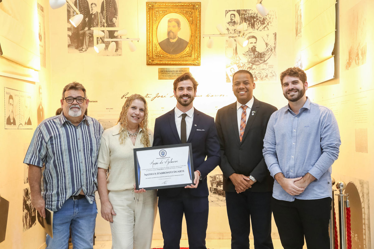 Advogado Matheus D’abronzo Duarte foi homenageado pelo vereador Thiago Ribeiro (PRD)