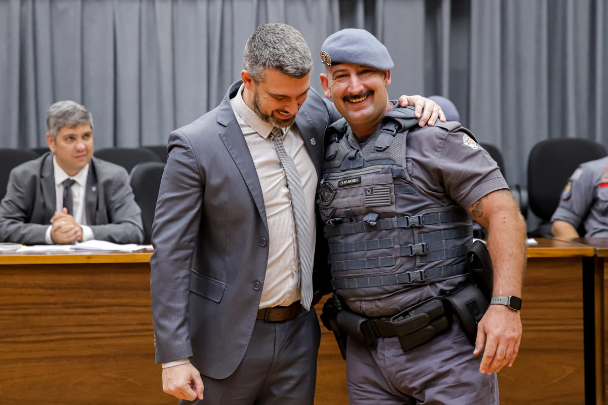 Vereador Renan Paes (PL) é autor das homenagens à corporação e a policiais militares que atenderam ocorrências de sucesso na cidade