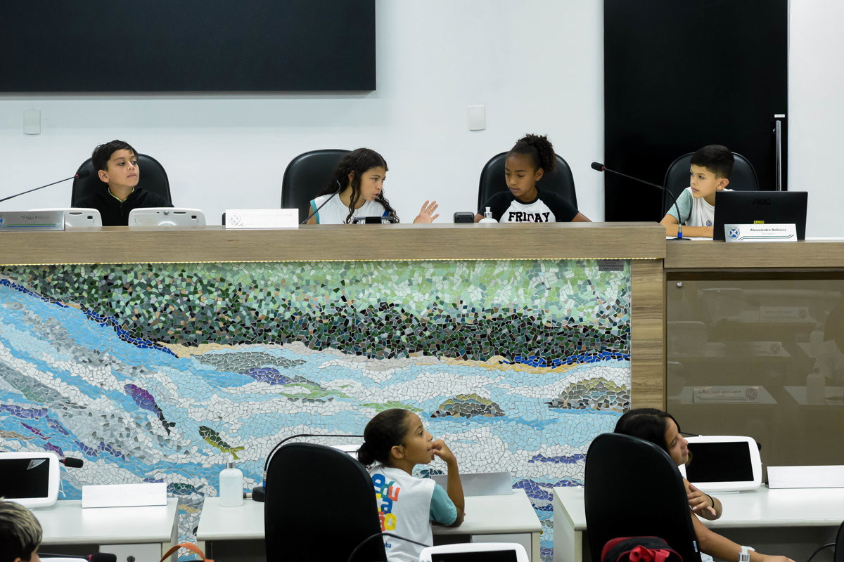 Estudantes da Escola Tercilia Bernadete Sanches visitam a Câmara