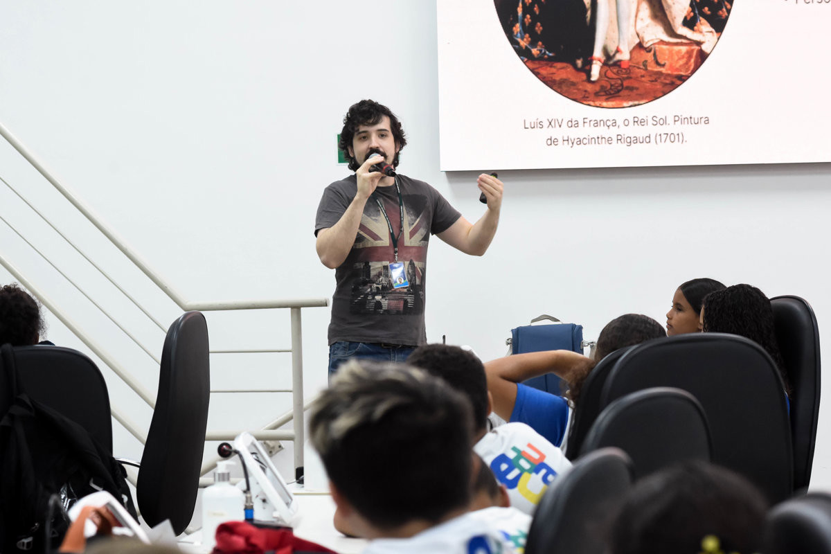 Estudantes da Escola Tercilia Bernadete Sanches visitam a Câmara