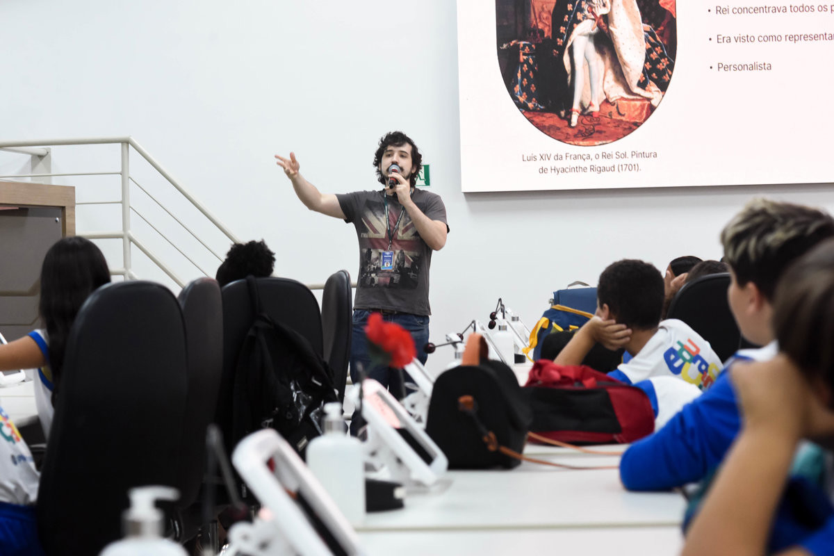Estudantes da Escola Tercilia Bernadete Sanches visitam a Câmara