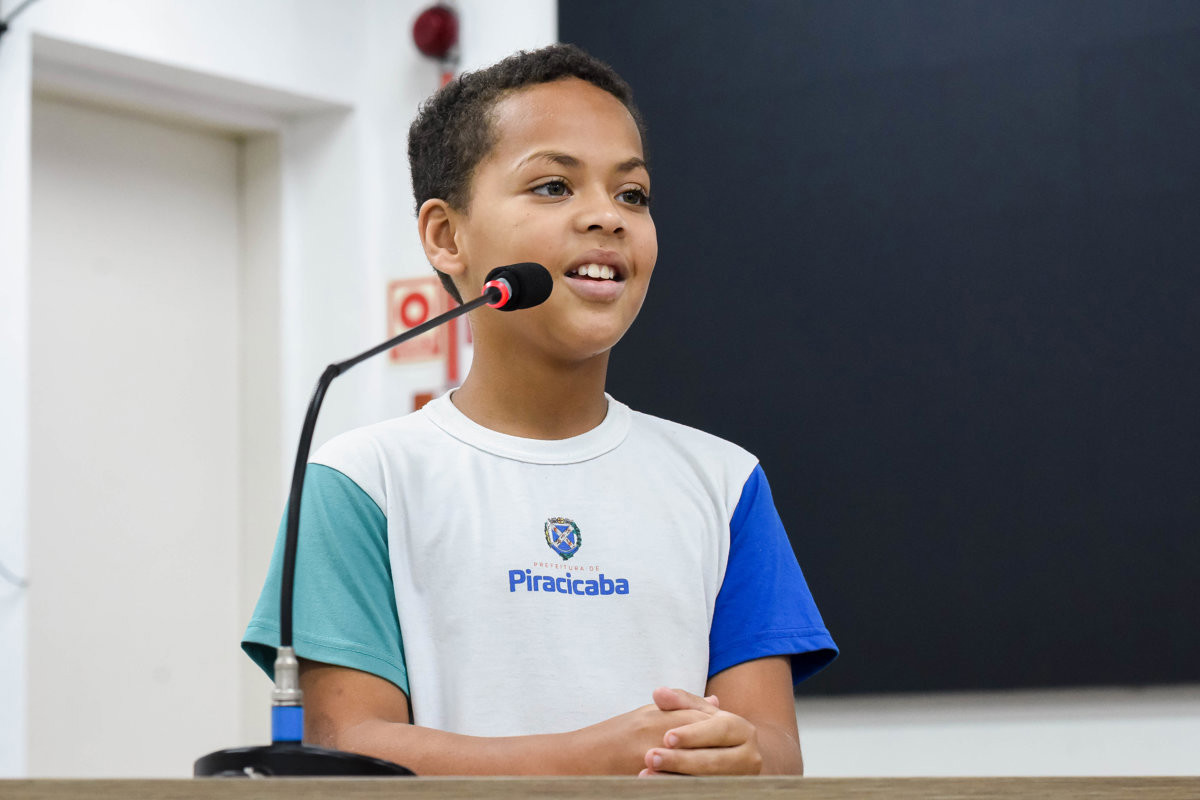 Estudantes da Escola Tercilia Bernadete Sanches visitam a Câmara
