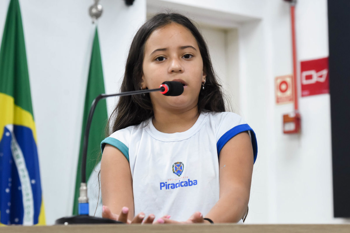 Estudantes da Escola Tercilia Bernadete Sanches visitam a Câmara