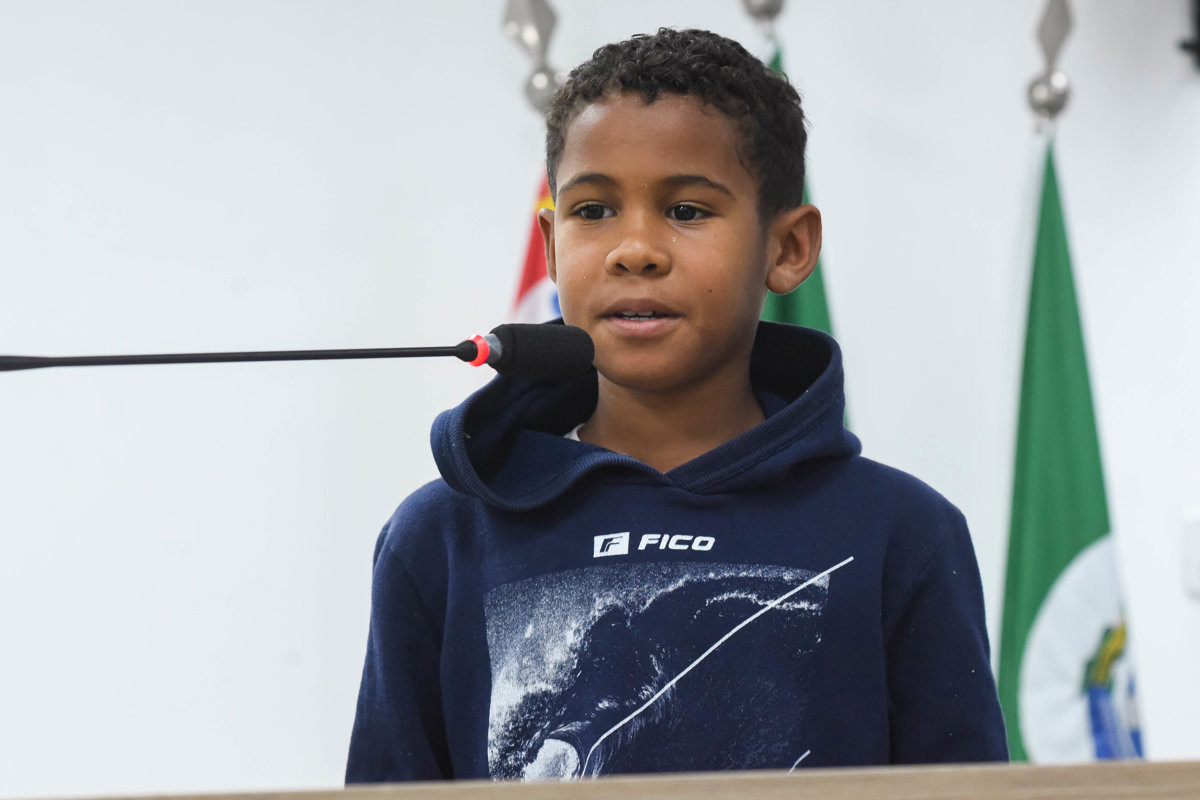 Estudantes da Escola Tercilia Bernadete Sanches visitam a Câmara