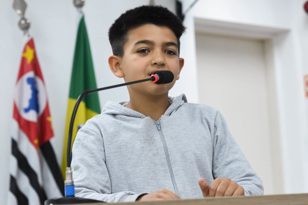 Estudantes da Escola Tercilia Bernadete Sanches visitam a Câmara