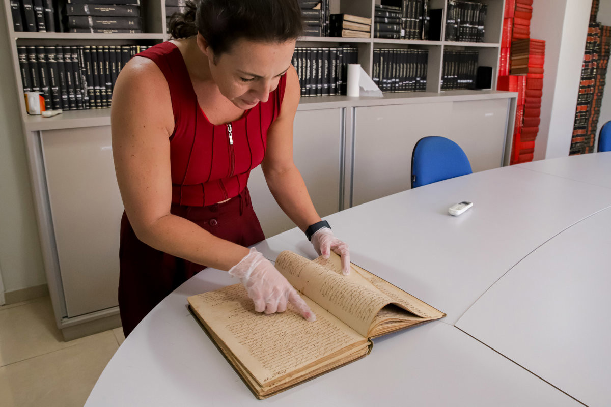 Chefe de Gestão de Documentação e Arquivo Giovanna Fenili Calabria