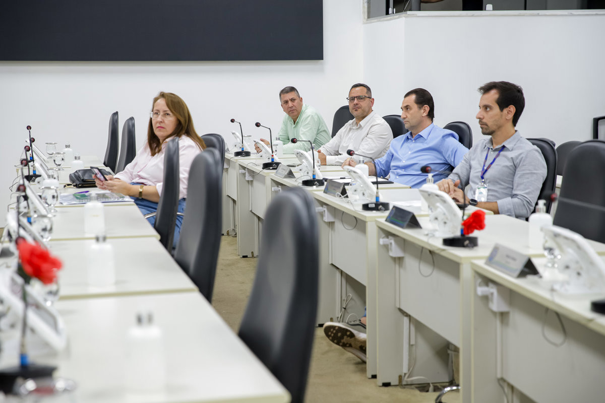 A audiência pública desta quarta-feira (19) foi realizada no Plenário "Francisco Antonio Coelho"