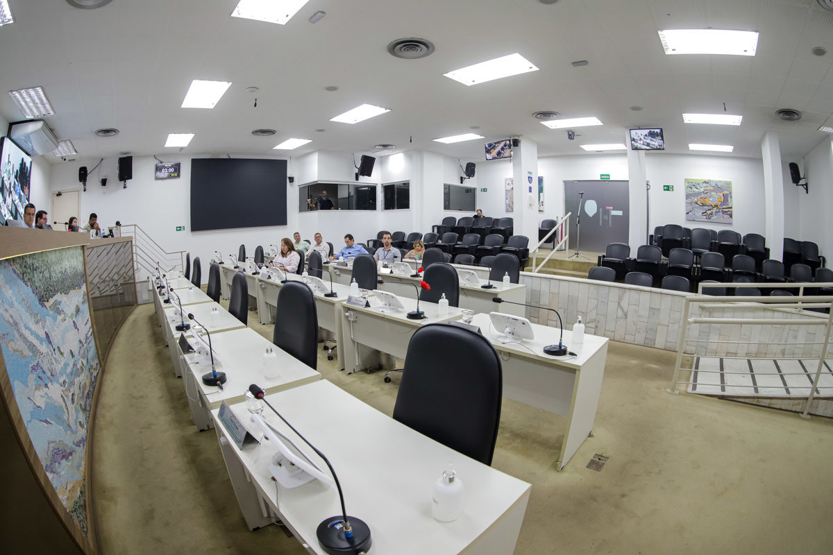 A audiência pública desta quarta-feira (19) foi realizada no Plenário "Francisco Antonio Coelho"