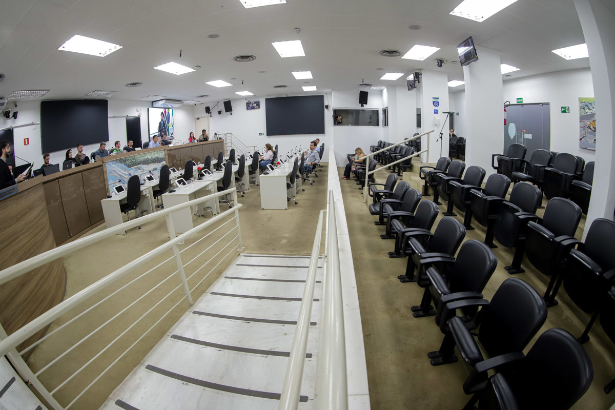 A audiência pública desta quarta-feira (19) foi realizada no Plenário "Francisco Antonio Coelho"