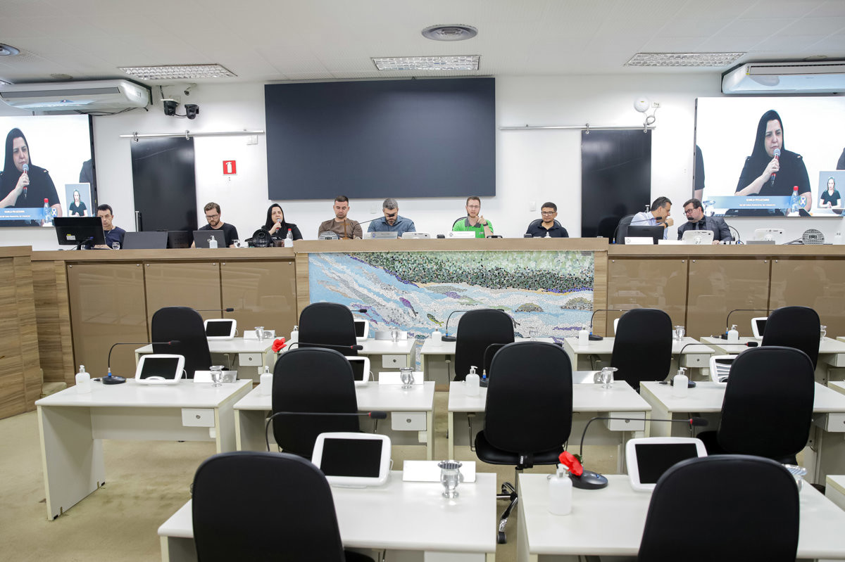 A audiência pública desta quarta-feira (19) foi realizada no Plenário "Francisco Antonio Coelho"