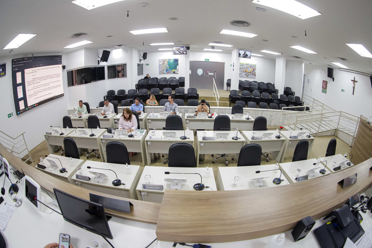 A audiência pública desta quarta-feira (19) foi realizada no Plenário "Francisco Antonio Coelho"