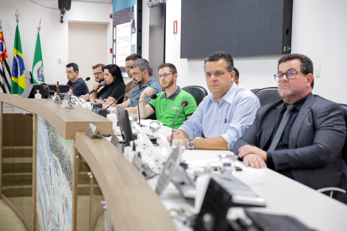 A audiência pública desta quarta-feira (19) foi realizada no Plenário "Francisco Antonio Coelho"