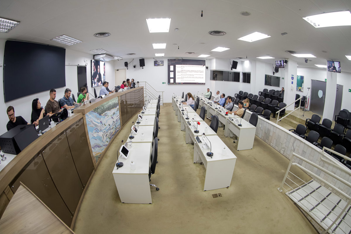 A audiência pública desta quarta-feira (19) foi realizada no Plenário "Francisco Antonio Coelho"