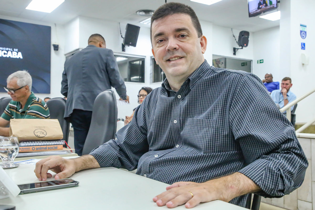 André Bandeira é autor da moção 318/2025, que também é assinada pela vereadora Silvia Morales