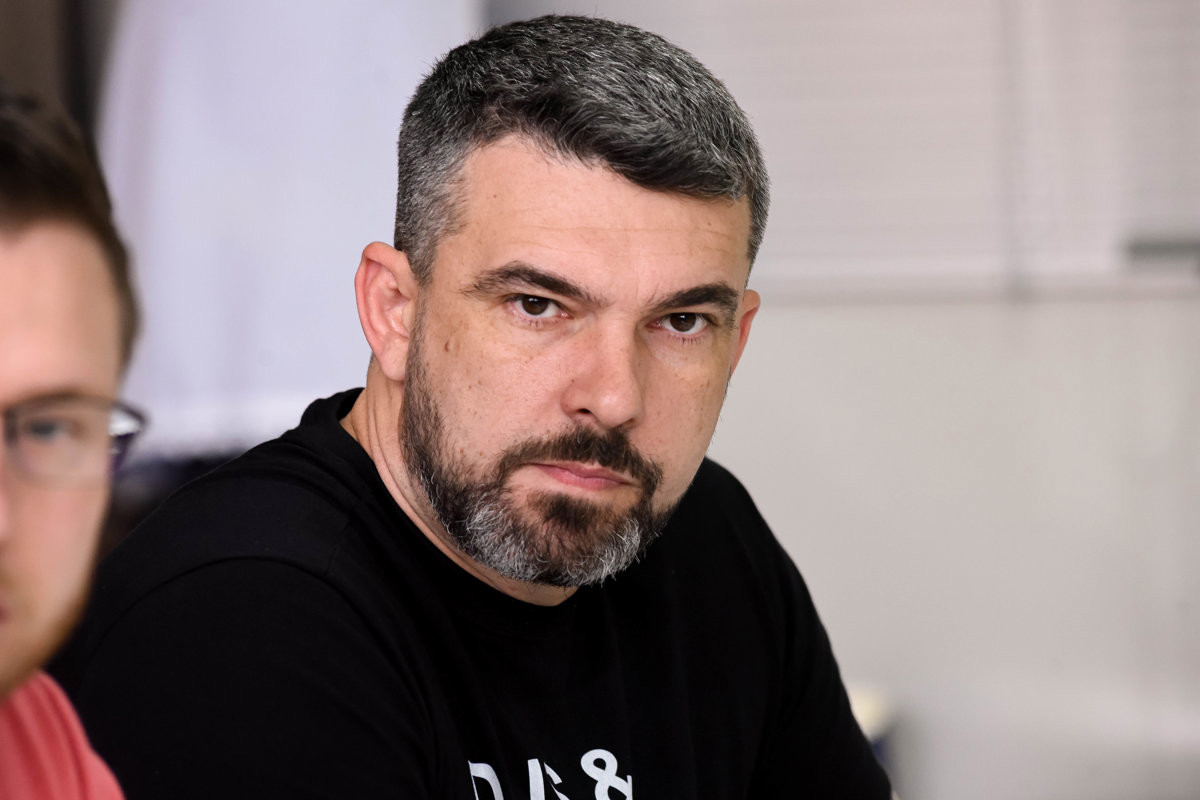 Mensagens do Executivo receberam pareceres favoráveis; duas emendas de vereadores tiveram pareceres contrários e uma ficou com parecer favorável