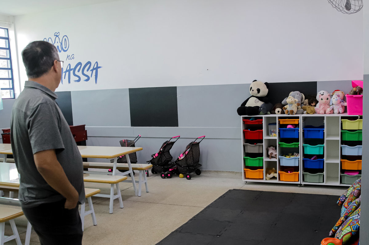 Vereador faz visita institucional em escola municipal na região da Vila Sônia