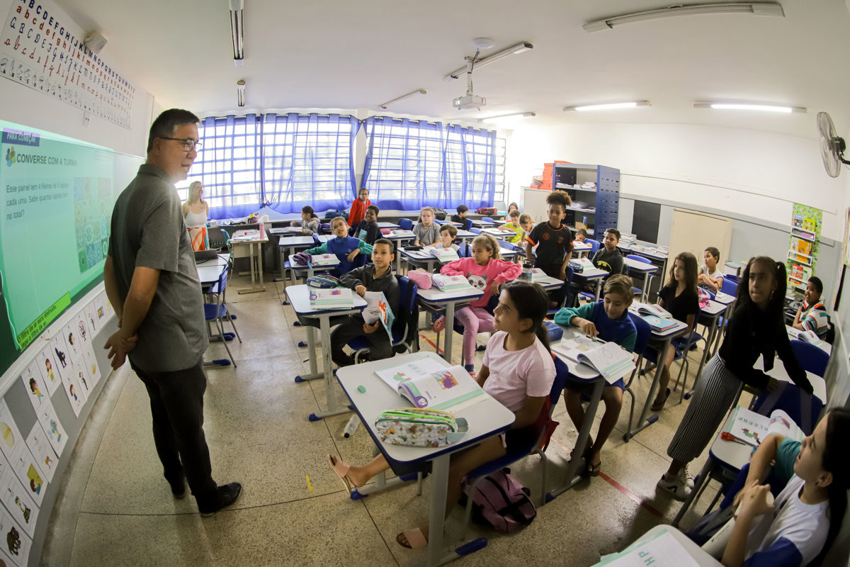 Vereador faz visita institucional em escola municipal na região da Vila Sônia