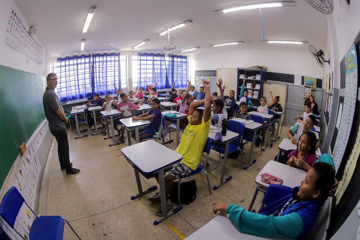 Vereador faz visita institucional em escola municipal na região da Vila Sônia