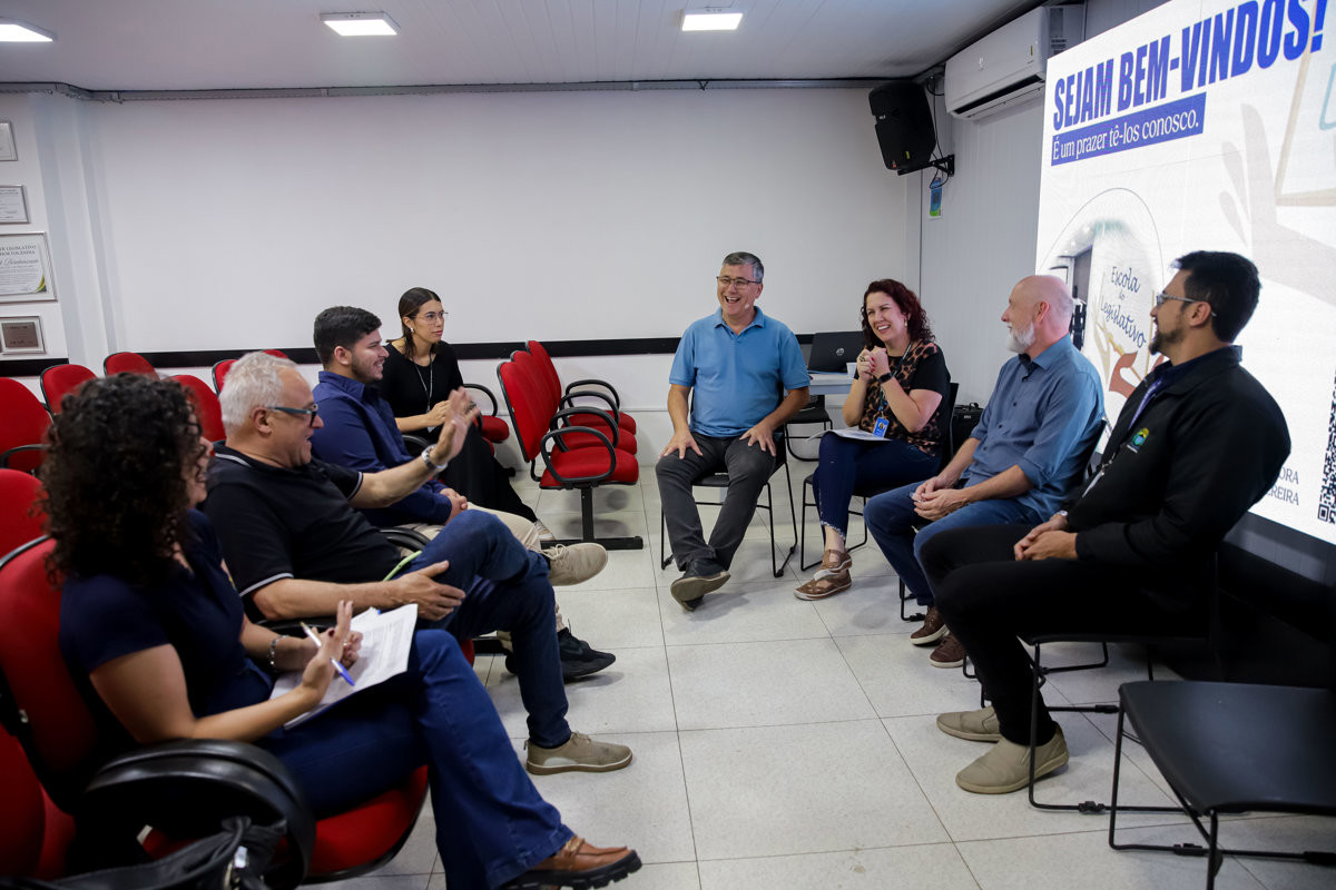 Escola do Legislativo recebeu a visita de representantes de Apiaí