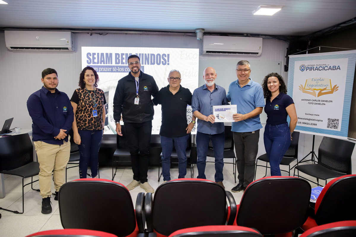 Escola do Legislativo recebeu a visita de representantes de Apiaí