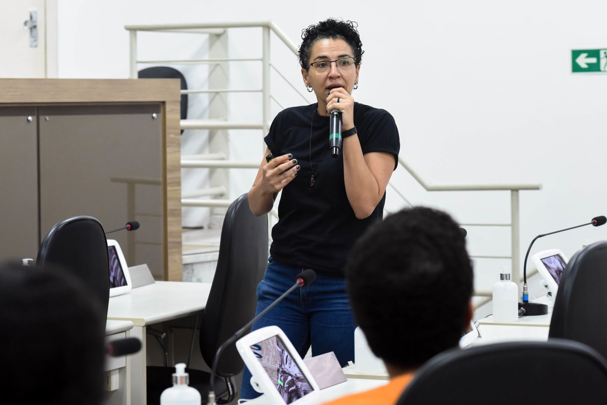 Jovens do Projeto Pescar visitam a Câmara e participam do Conheça o Legislativo