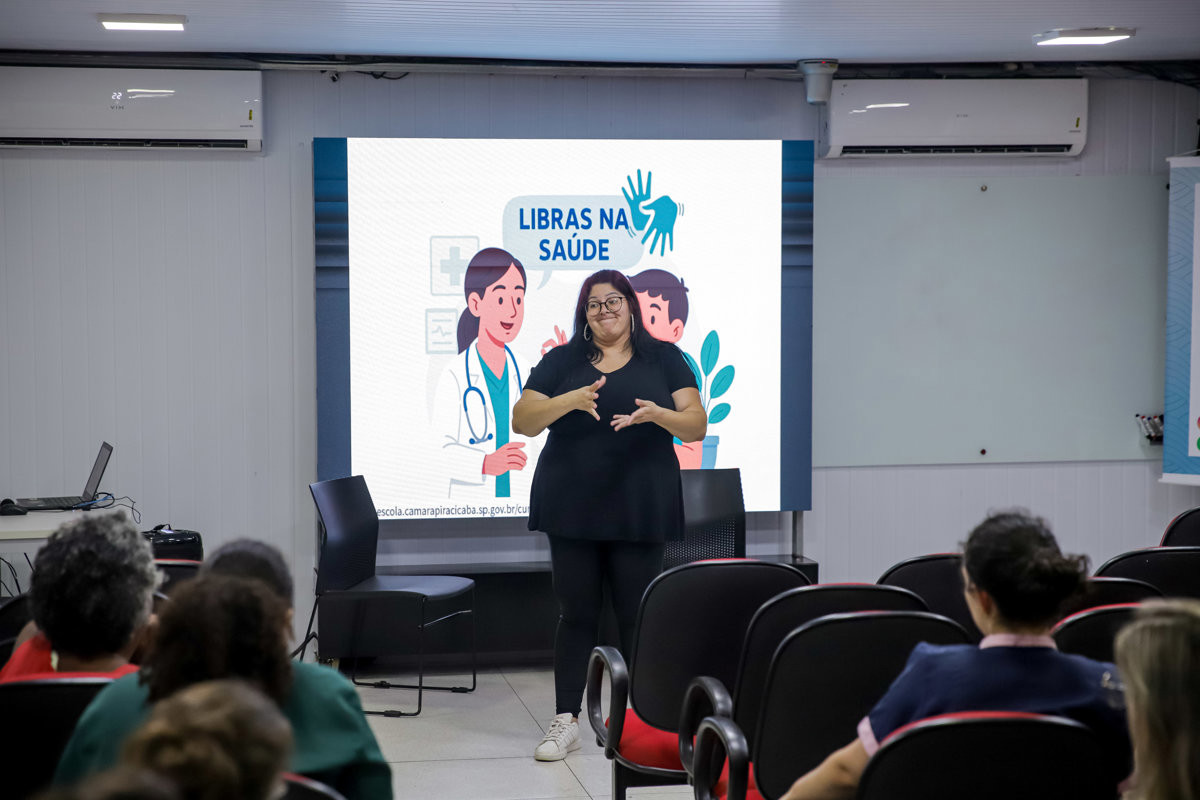 No período da tarde aconteceu a conclusão do curso Libras Temática - Contexto da Saúde, com a participação dos alunos das duas turmas