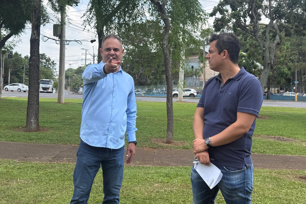 Vereador acompanha implantação de projeto piloto de arborização