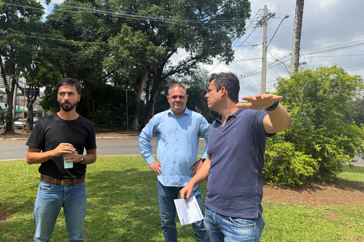 Vereador acompanha implantação de projeto piloto de arborização