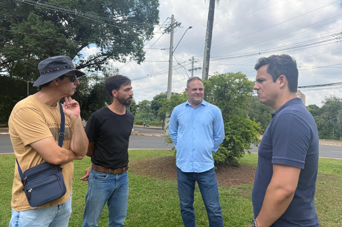 Vereador acompanha implantação de projeto piloto de arborização