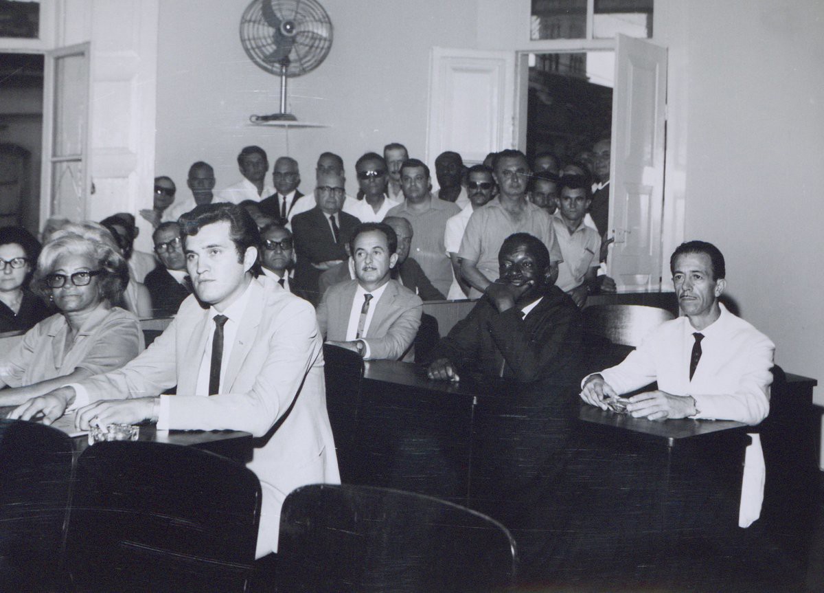 Ditinha Penezzi (à esquerda) no plenário do antigo prédio da Câmara de Piracicaba