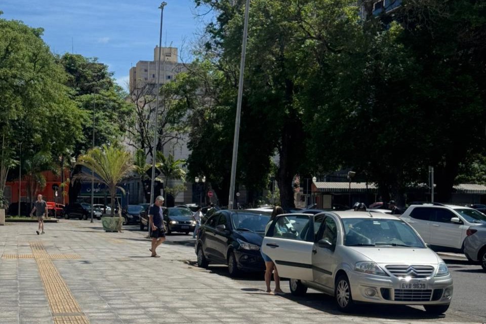Vereador defende ampliação de bolsão de estacionamento na praça José Bonifácio