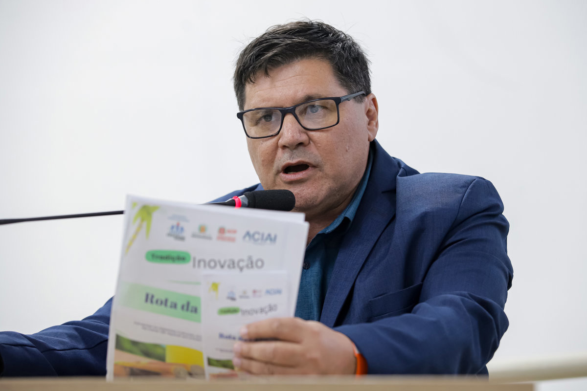 Antonio Martinho Marchiori, diretor da Escola Estadual “Cesarino Borba”, da cidade de Iracemápolis