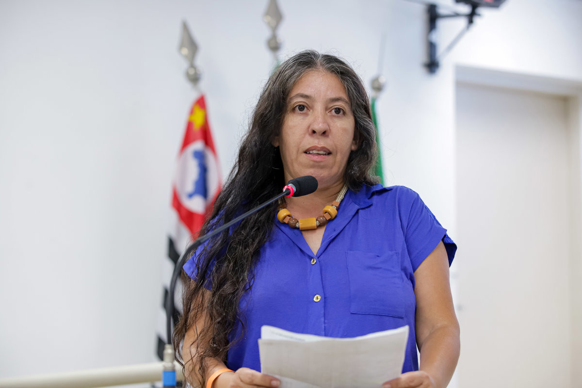 Daniela Aparecida Franco em discurso na Tribuna Popular da 72ª Reunião Ordinária, nesta quinta-feira (11)