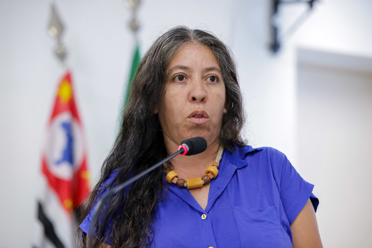 Daniela Aparecida Franco em discurso na Tribuna Popular da 72ª Reunião Ordinária, nesta quinta-feira (11)