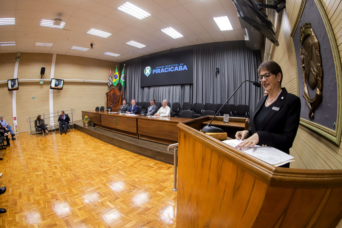 Lucia Helena - Mestre de Cerimônias