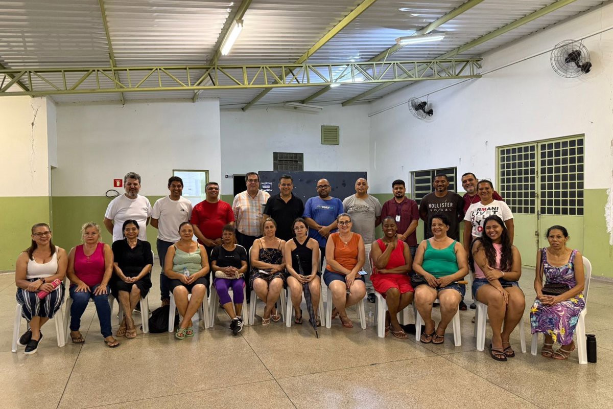 Vereador Fábio Silva (Republicanos) e moradores da região do Parque Piracicaba