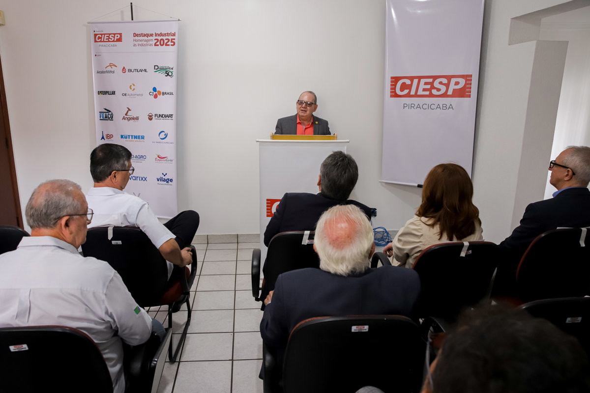 Participaram da entrega, além do vereador Pedro Kawai, a atual diretoria do Ciesp Piracicaba, composta por Andrea Zámolyi Park, diretora-titular; Fábio Ramos Vitti, 1º vice-diretor; e Agostinho Monsserrocco Júnior, 2º vice-diretor, além de Homero Scarso, gerente do Ciesp Piracicaba