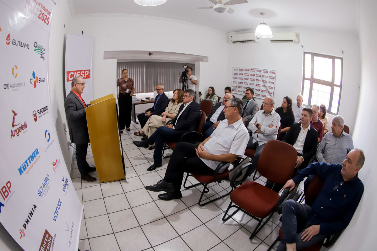 Participaram da entrega, além do vereador Pedro Kawai, a atual diretoria do Ciesp Piracicaba, composta por Andrea Zámolyi Park, diretora-titular; Fábio Ramos Vitti, 1º vice-diretor; e Agostinho Monsserrocco Júnior, 2º vice-diretor, além de Homero Scarso, gerente do Ciesp Piracicaba