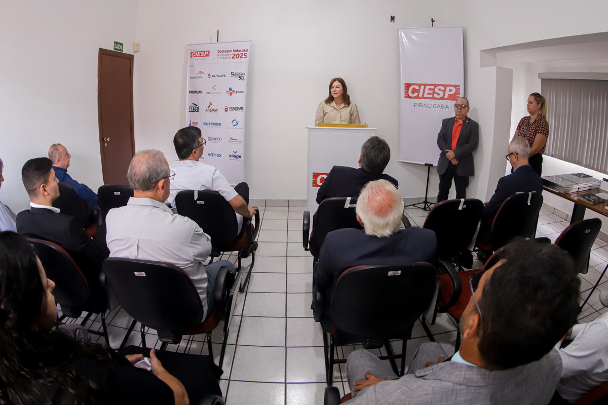 Participaram da entrega, além do vereador Pedro Kawai, a atual diretoria do Ciesp Piracicaba, composta por Andrea Zámolyi Park, diretora-titular; Fábio Ramos Vitti, 1º vice-diretor; e Agostinho Monsserrocco Júnior, 2º vice-diretor, além de Homero Scarso, gerente do Ciesp Piracicaba