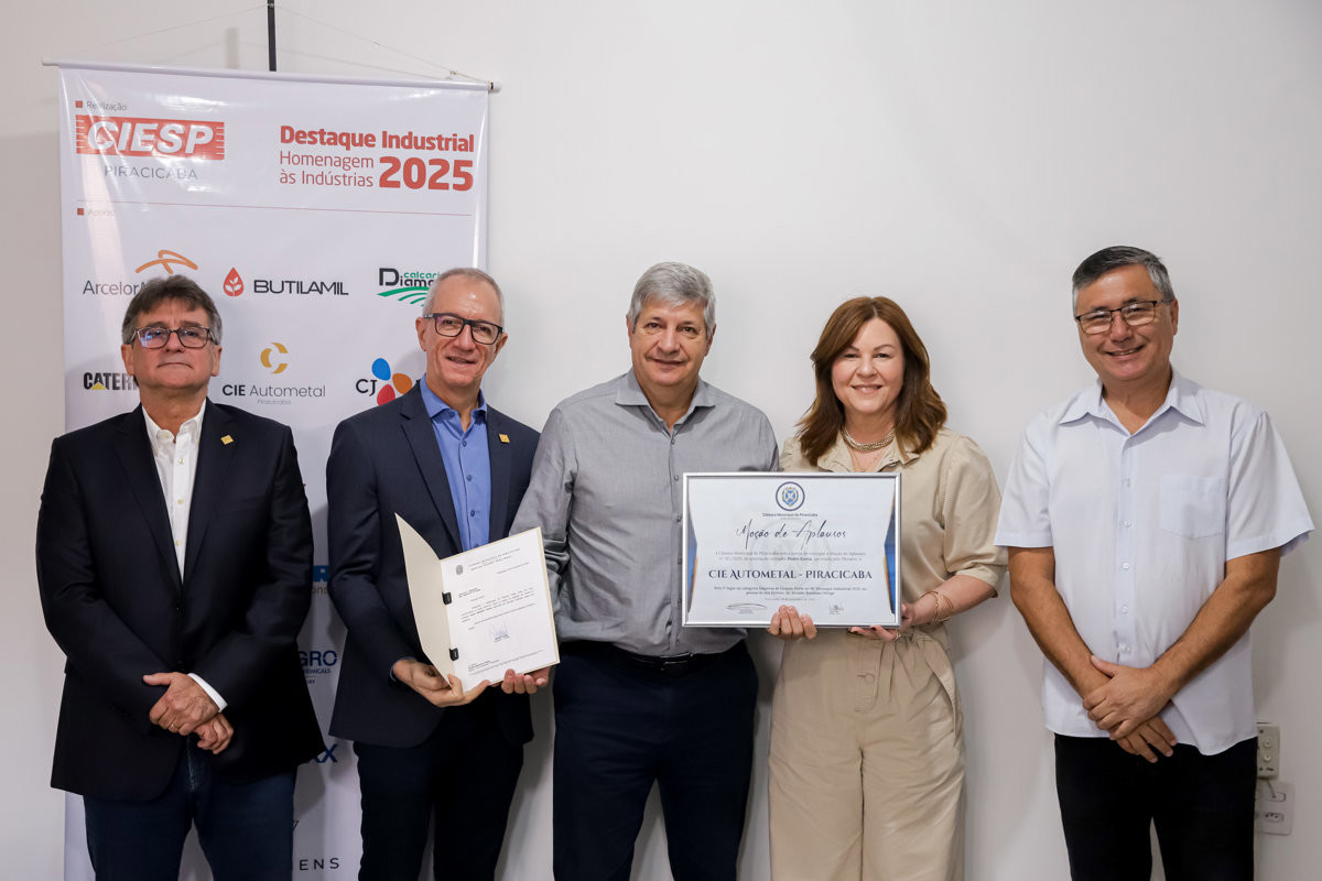 Participaram da entrega, além do vereador Pedro Kawai, a atual diretoria do Ciesp Piracicaba, composta por Andrea Zámolyi Park, diretora-titular; Fábio Ramos Vitti, 1º vice-diretor; e Agostinho Monsserrocco Júnior, 2º vice-diretor, além de Homero Scarso, gerente do Ciesp Piracicaba