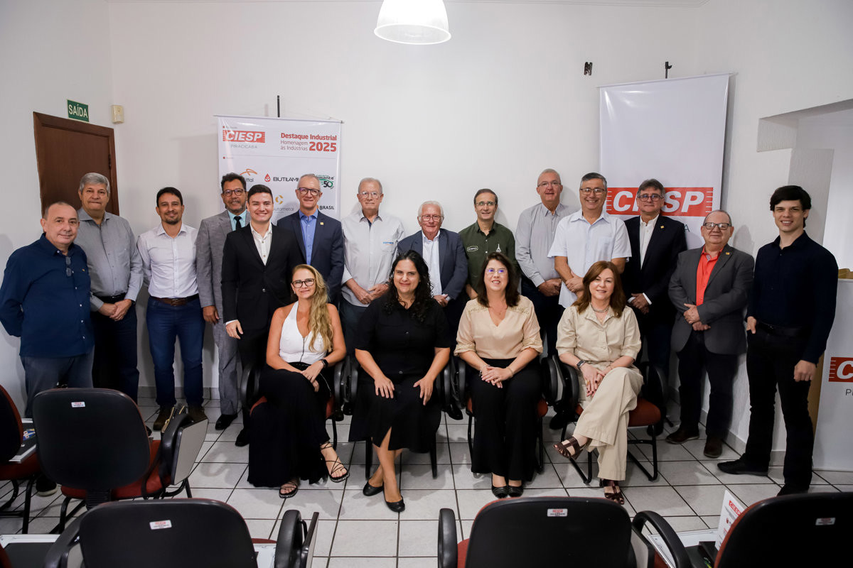 Participaram da entrega, além do vereador Pedro Kawai, a atual diretoria do Ciesp Piracicaba, composta por Andrea Zámolyi Park, diretora-titular; Fábio Ramos Vitti, 1º vice-diretor; e Agostinho Monsserrocco Júnior, 2º vice-diretor, além de Homero Scarso, gerente do Ciesp Piracicaba
