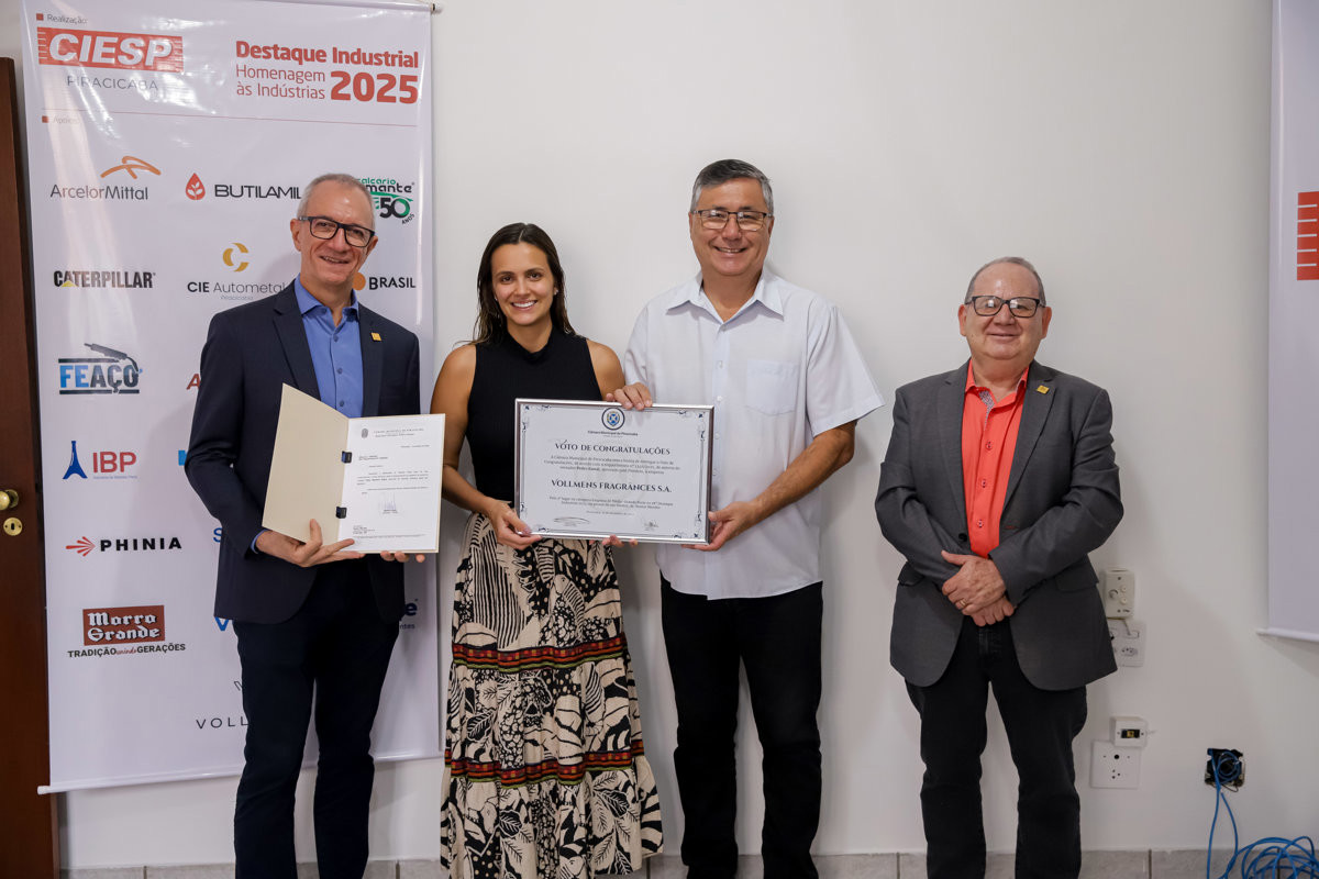Participaram da entrega, além do vereador Pedro Kawai, a atual diretoria do Ciesp Piracicaba, composta por Andrea Zámolyi Park, diretora-titular; Fábio Ramos Vitti, 1º vice-diretor; e Agostinho Monsserrocco Júnior, 2º vice-diretor, além de Homero Scarso, gerente do Ciesp Piracicaba