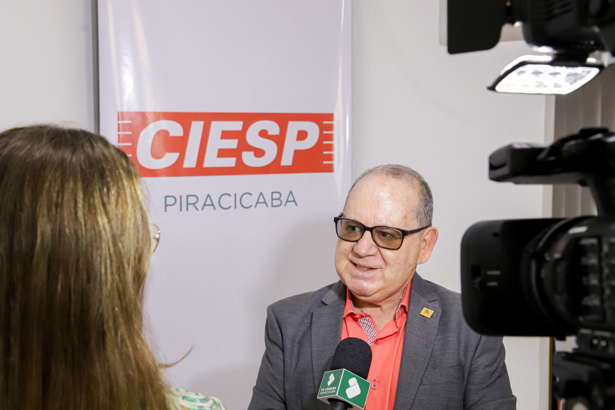 Participaram da entrega, além do vereador Pedro Kawai, a atual diretoria do Ciesp Piracicaba, composta por Andrea Zámolyi Park, diretora-titular; Fábio Ramos Vitti, 1º vice-diretor; e Agostinho Monsserrocco Júnior, 2º vice-diretor, além de Homero Scarso, gerente do Ciesp Piracicaba