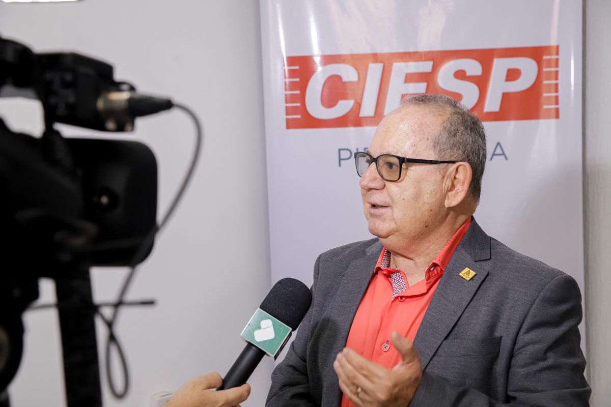 Participaram da entrega, além do vereador Pedro Kawai, a atual diretoria do Ciesp Piracicaba, composta por Andrea Zámolyi Park, diretora-titular; Fábio Ramos Vitti, 1º vice-diretor; e Agostinho Monsserrocco Júnior, 2º vice-diretor, além de Homero Scarso, gerente do Ciesp Piracicaba