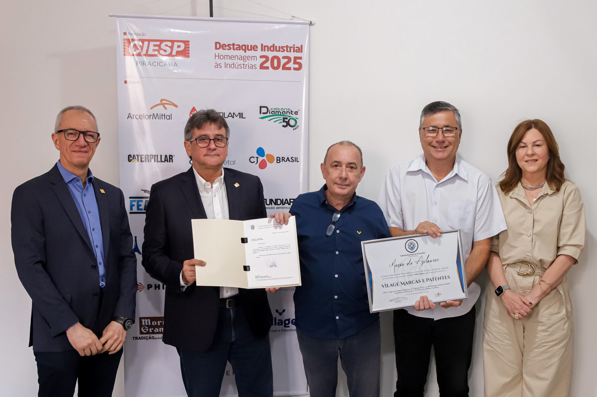Participaram da entrega, além do vereador Pedro Kawai, a atual diretoria do Ciesp Piracicaba, composta por Andrea Zámolyi Park, diretora-titular; Fábio Ramos Vitti, 1º vice-diretor; e Agostinho Monsserrocco Júnior, 2º vice-diretor, além de Homero Scarso, gerente do Ciesp Piracicaba