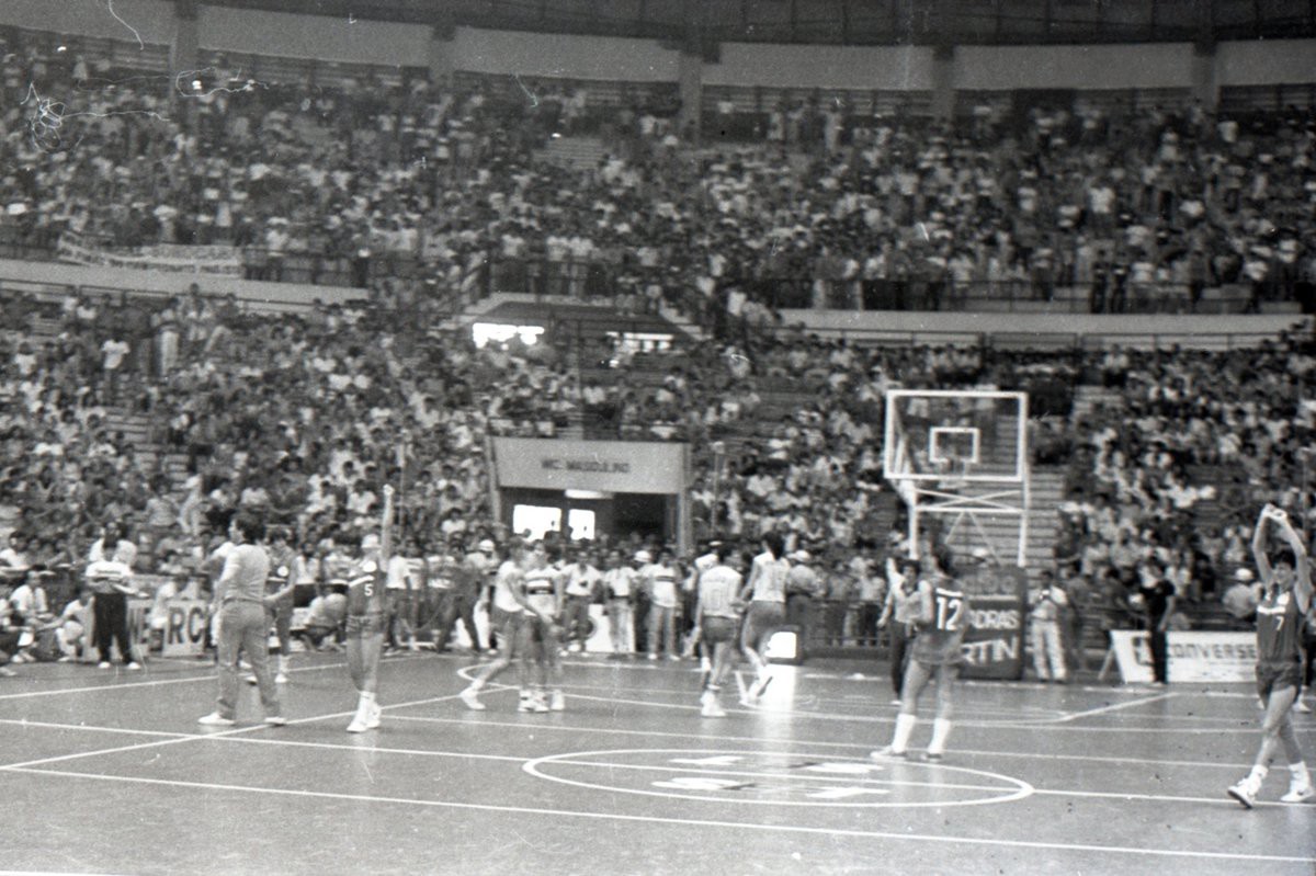 Ginásio do Ibirapuera, em São Paulo, completamente lotado para a final do Campeonato Paulista