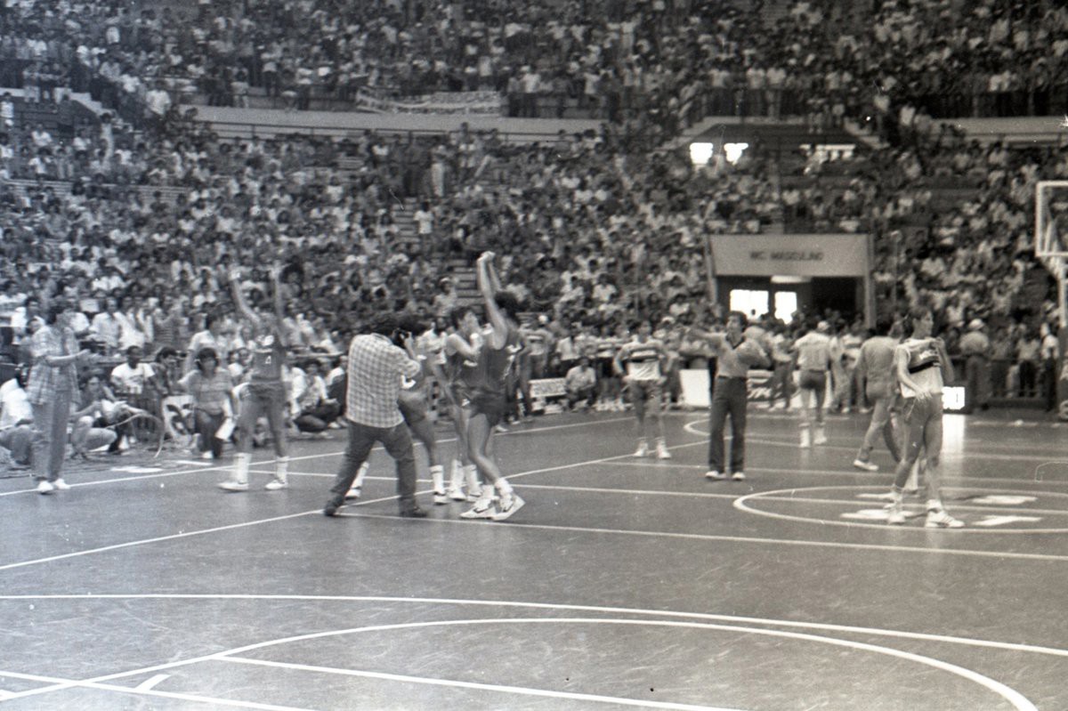 Ginásio do Ibirapuera, em São Paulo, completamente lotado para a final do Campeonato Paulista