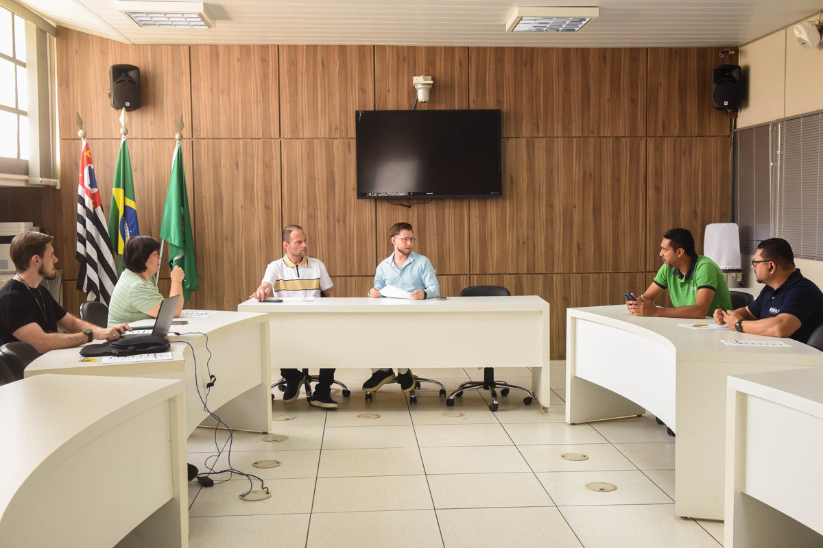 Projeto proíbe alimentar pombos e comercializar alimentos, além de estabelecer penalidades